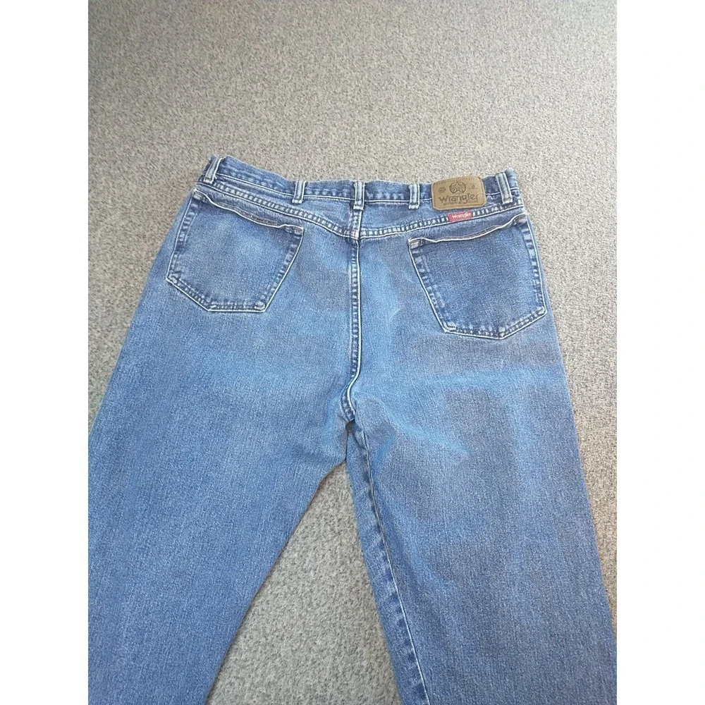 Wrangler Authentic Jeans Mens 36x32 Medium Wash Straight Leg Made in USA 97601MD